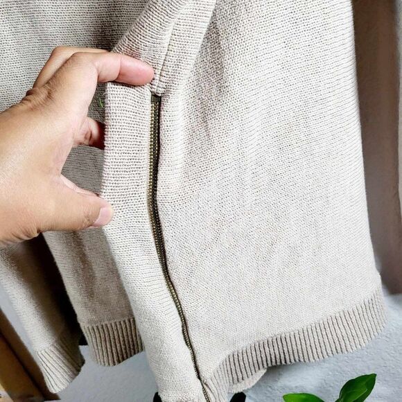 Used: Good Condition Lane Bryant Sweater. Size 24 - Picture 9 of 12